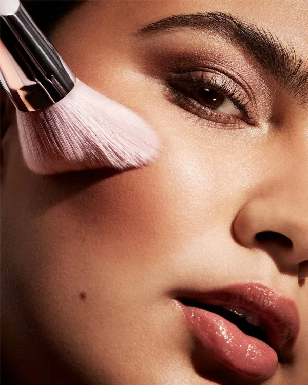 Cheek-Hugging Bronzer Brush 190 - Image 2
